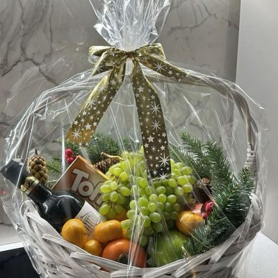 Корзина со сладостями "Фруктовое Изобилие"